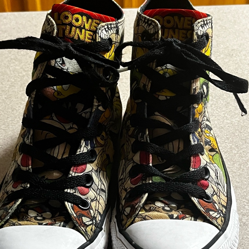 Chuck Taylor looney tunes high top converse shoes.
